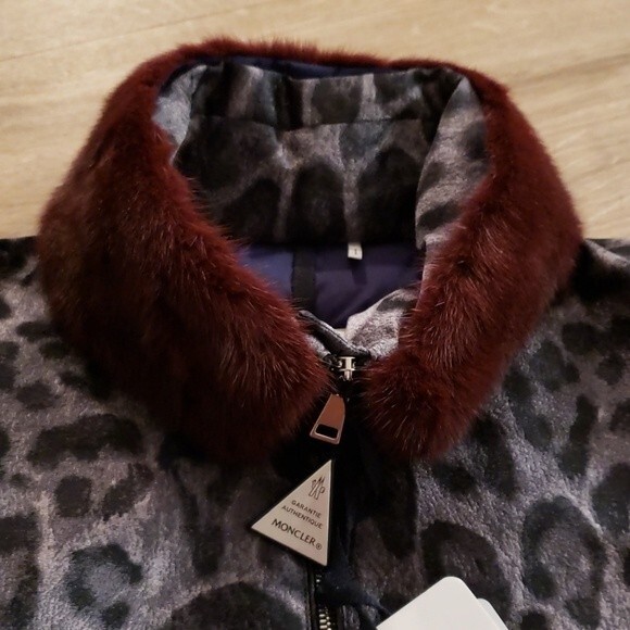Moncler Blue Silver Leopard Fur Trim Feminine Luxury Down Puffer Size 1~Small - Picture 2 of 6